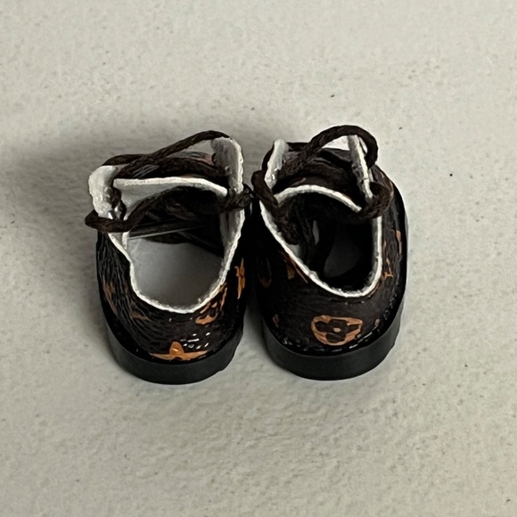 Designer Overalls Sneakers Bucket Hat 3 Piece Outfit For Labubu Tan Red Green - Picture 12 of 13